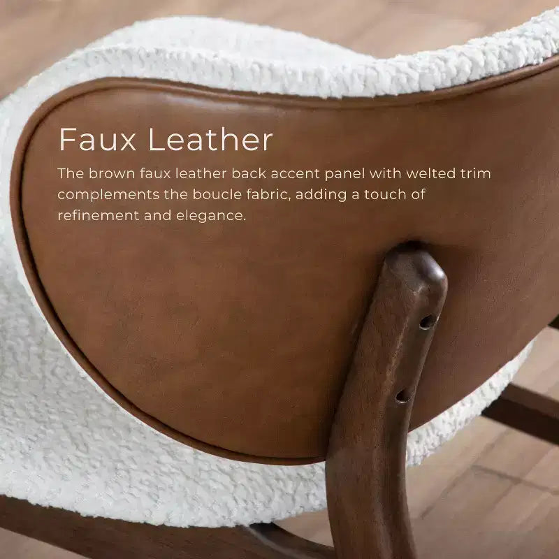Sillón Orejero Acentuado de Bouclé Moderno de Mediados de Siglo, Patas de Nogal