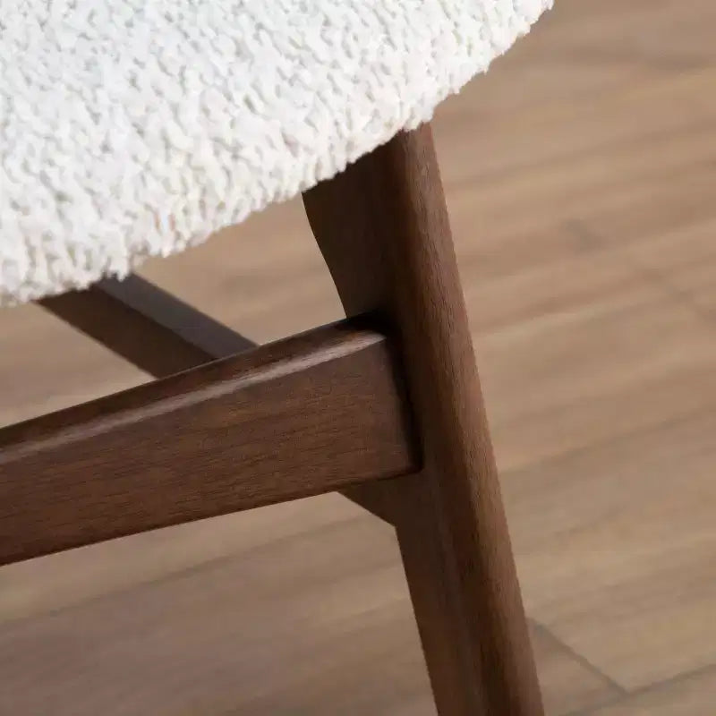 Sillón Orejero Acentuado de Bouclé Moderno de Mediados de Siglo, Patas de Nogal